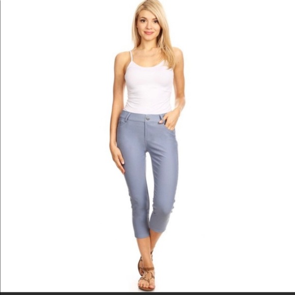 NWT CLASSIC SKINNY CAPRI LEGGINGS!! - Picture 4 of 5